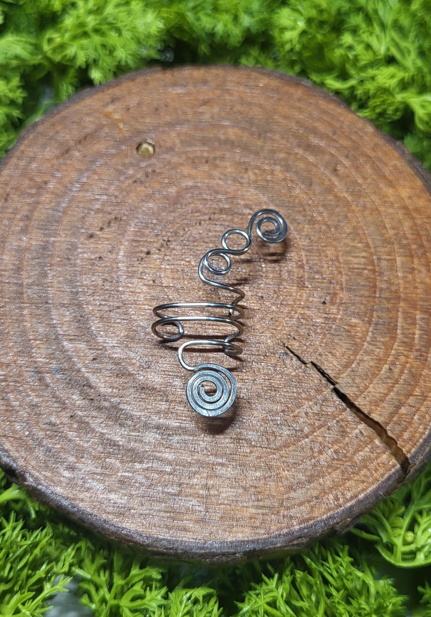 "Conciencia" Stainless Steel Ear Cuff