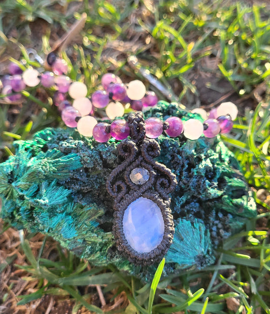 Mon Stone Pendant Necklace