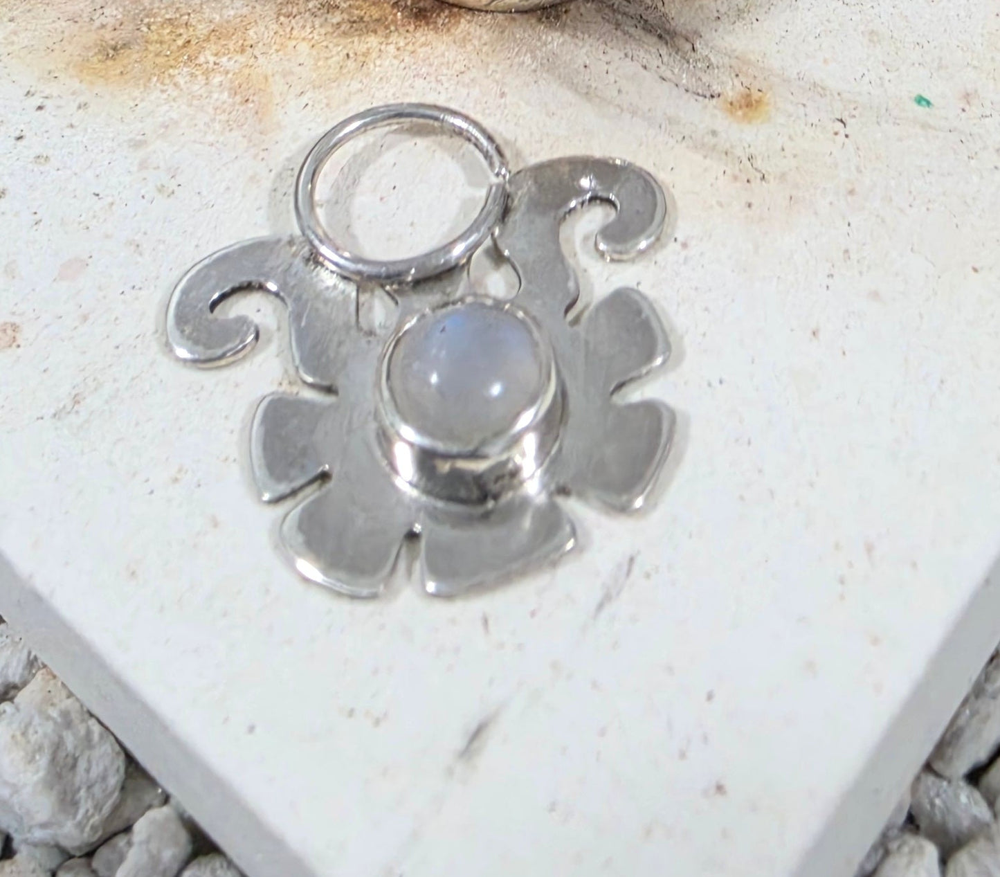 Mon Stone septum