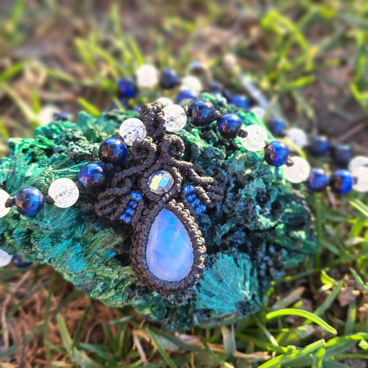 Mon Stone Pendant Necklace