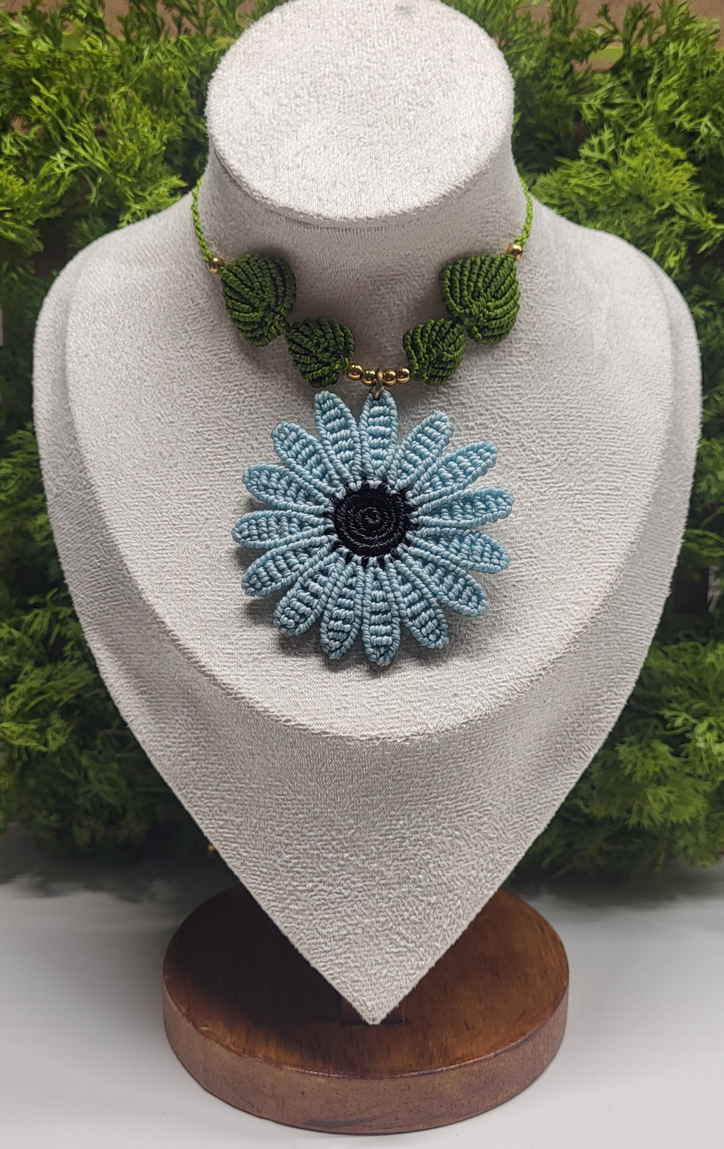 Blue daisy Neclkace
