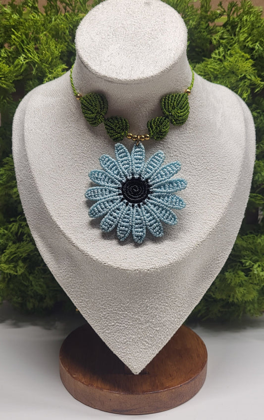 Blue daisy Neclkace
