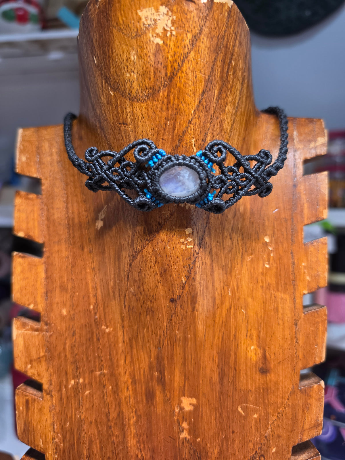 Moon choker