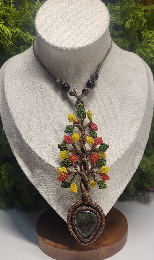 Tree live Macrame necklace